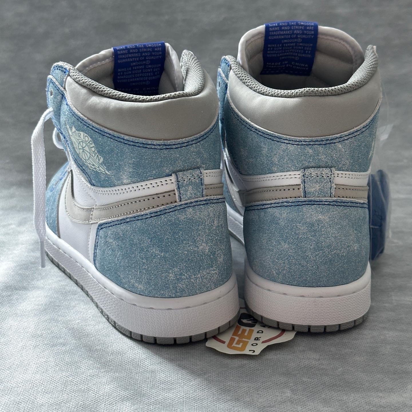 Jordan 1 High Hyper Royal