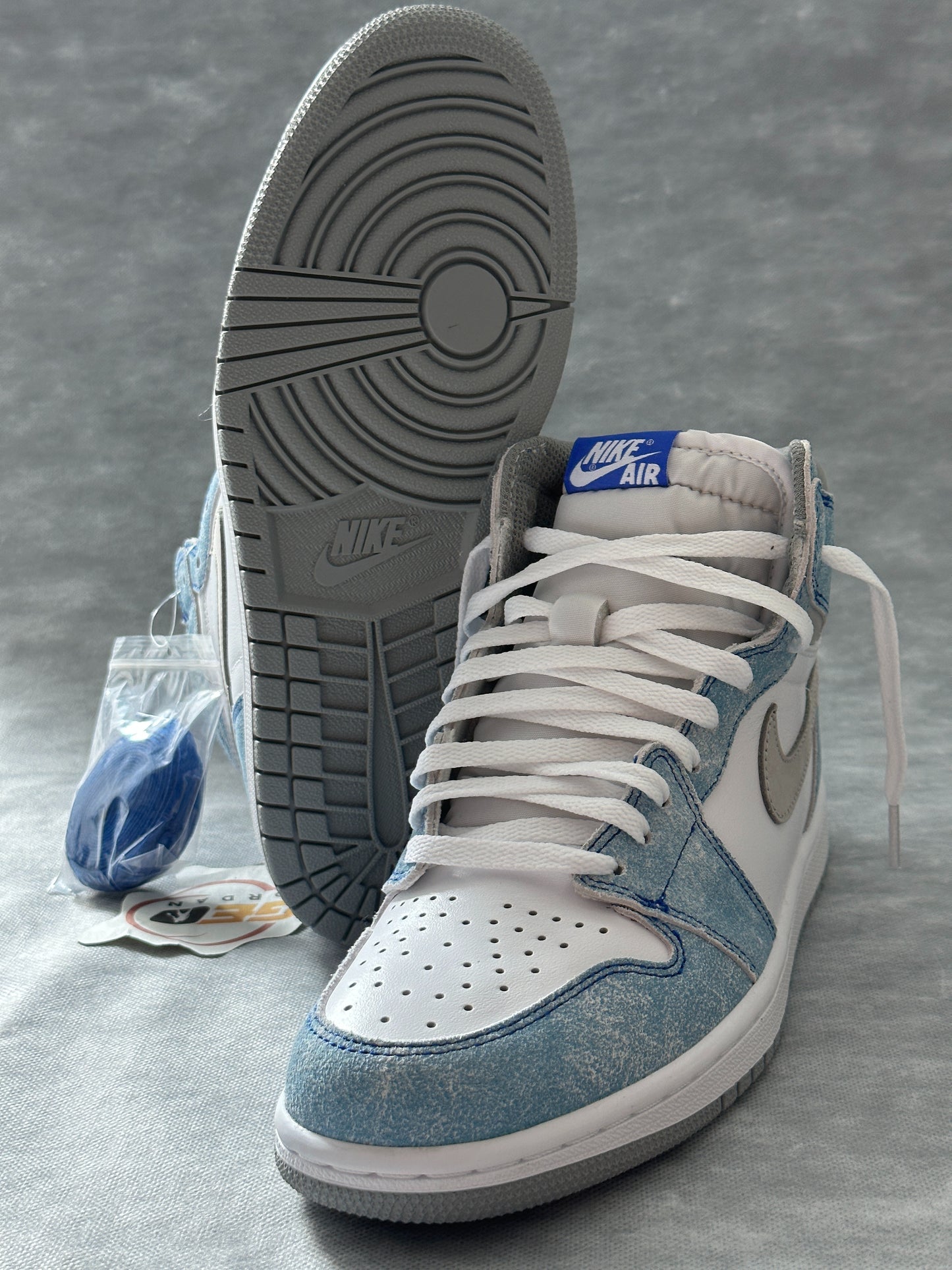 Jordan 1 High Hyper Royal