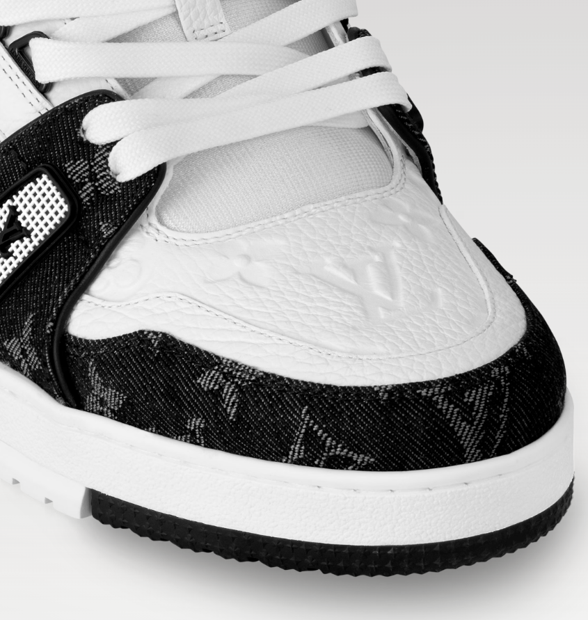 LV Louis Vuitton Trainer Black & White