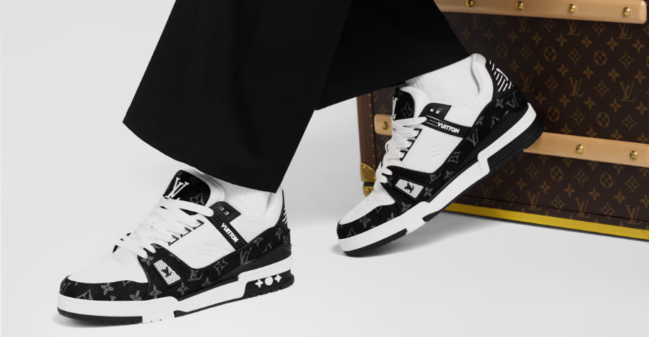 LV Louis Vuitton Trainer Black & White