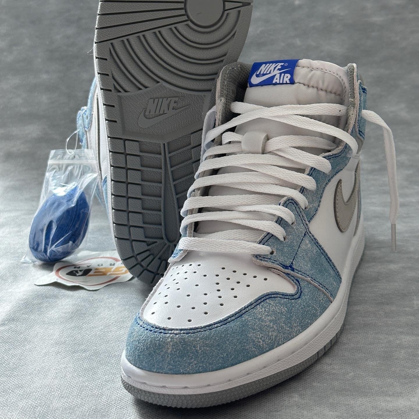 Jordan 1 High Hyper Royal